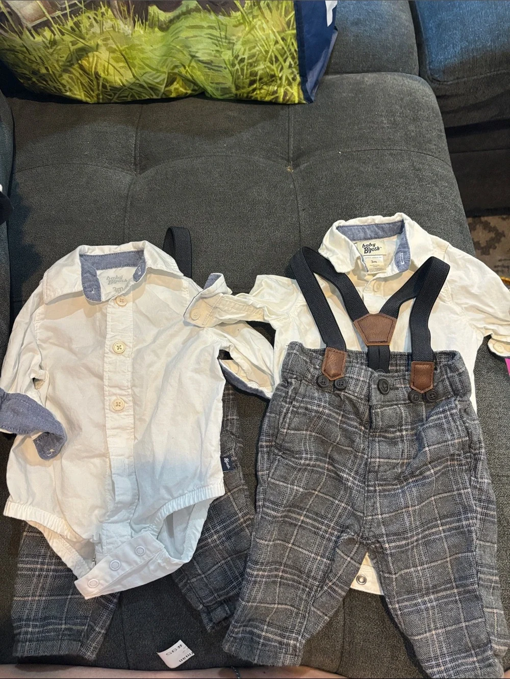 Twin matching formal outfit